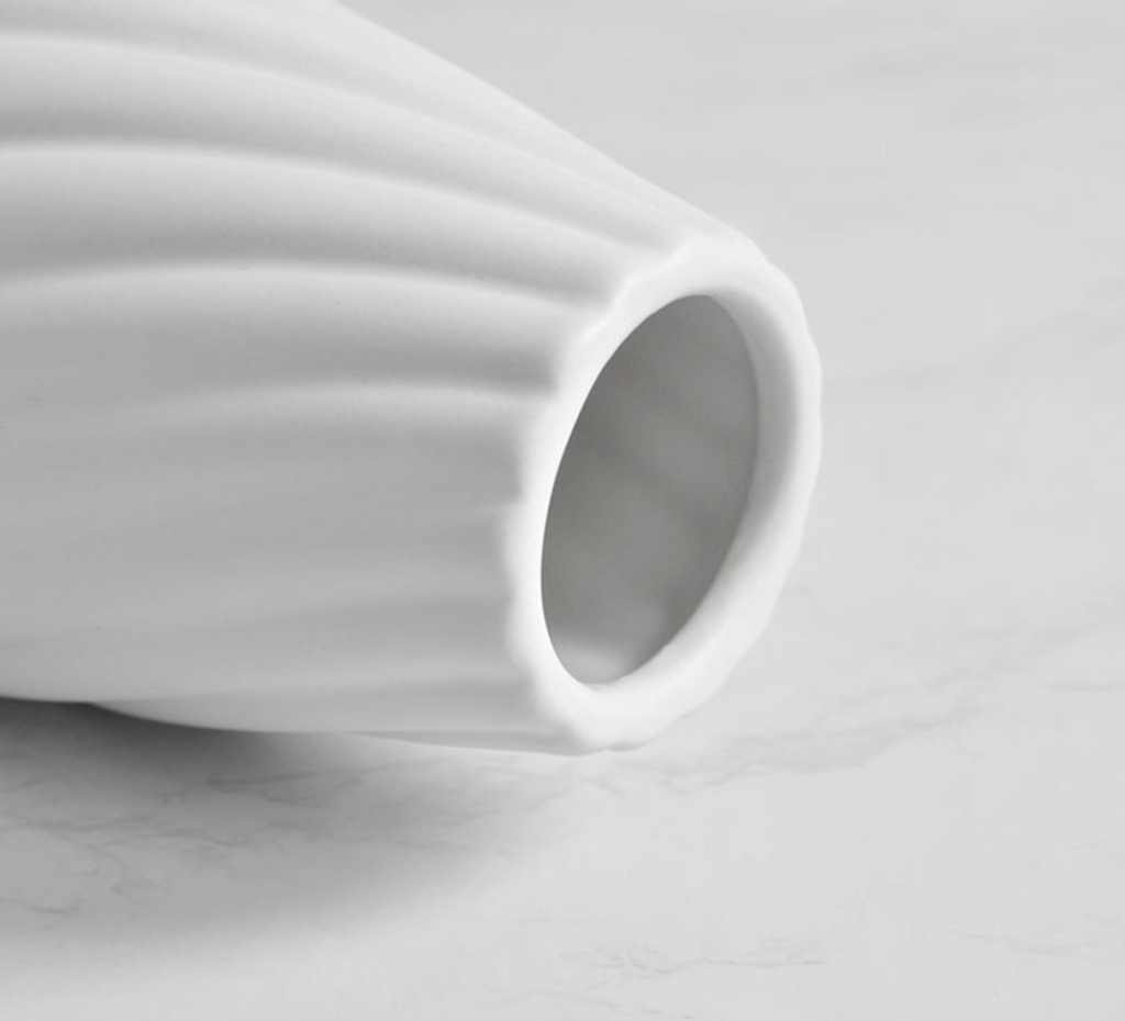 Nordic Ceramic Vase – Elegant Minimalist Decorative Accent