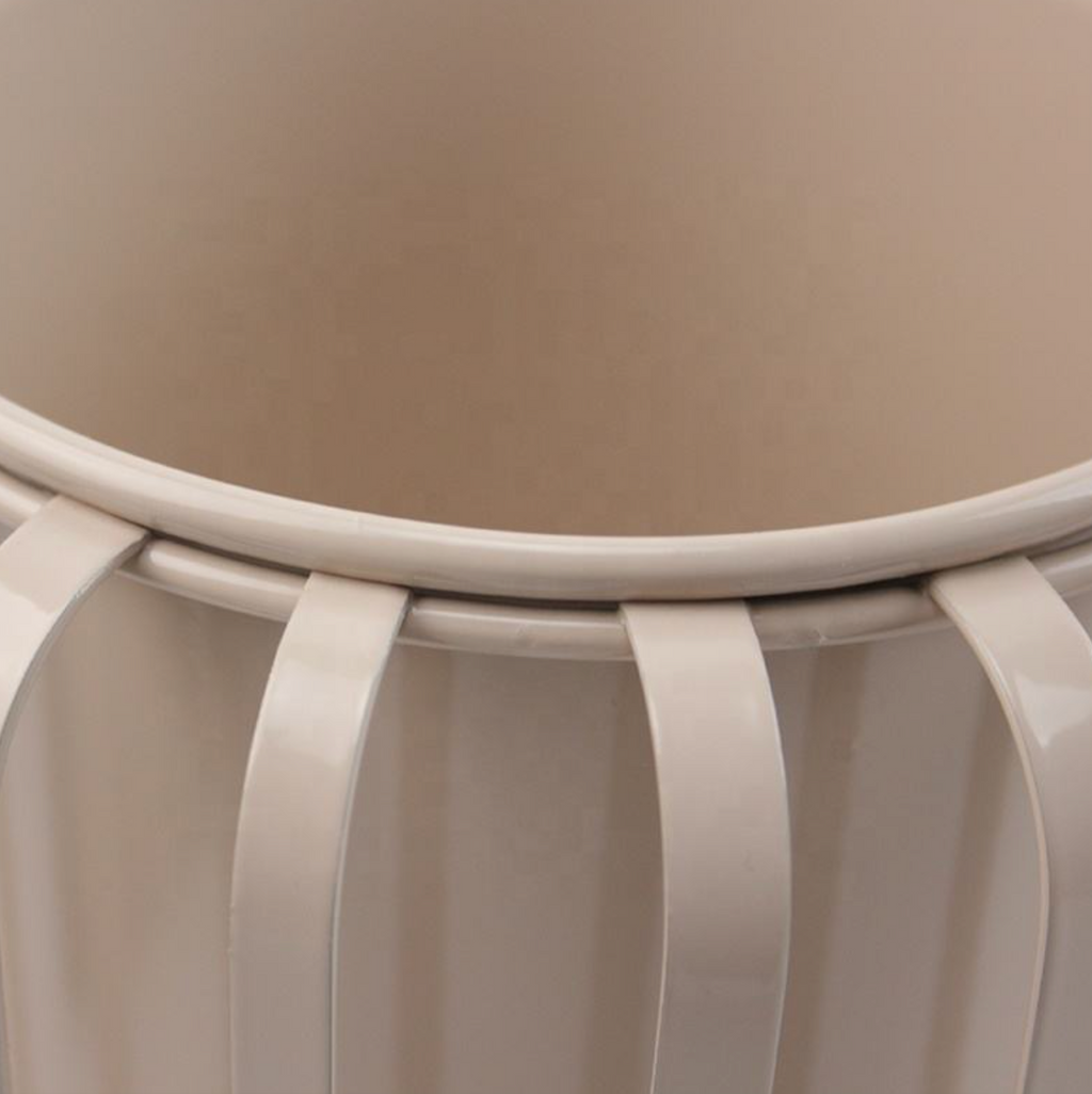 Modern Iron Accent Table – Sleek, Durable & Contemporary Home Décor