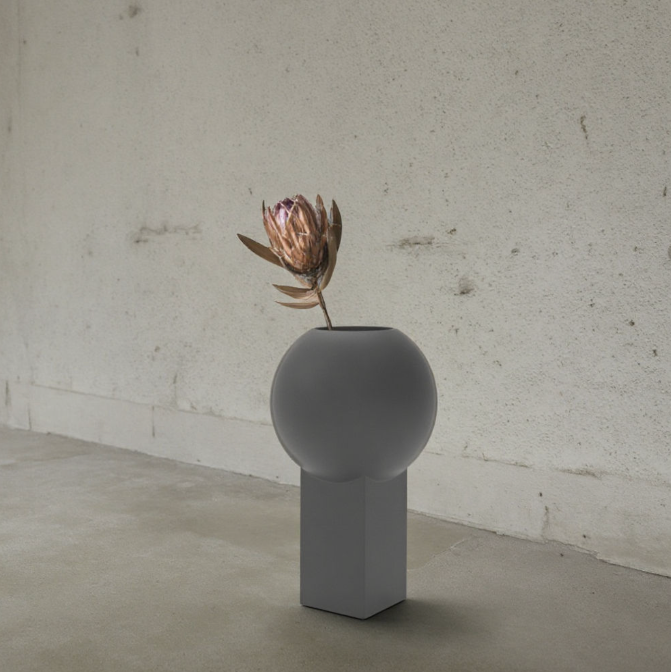 Minimalist Grey Porcelain Vase – Art Deco Luxury Home Décor