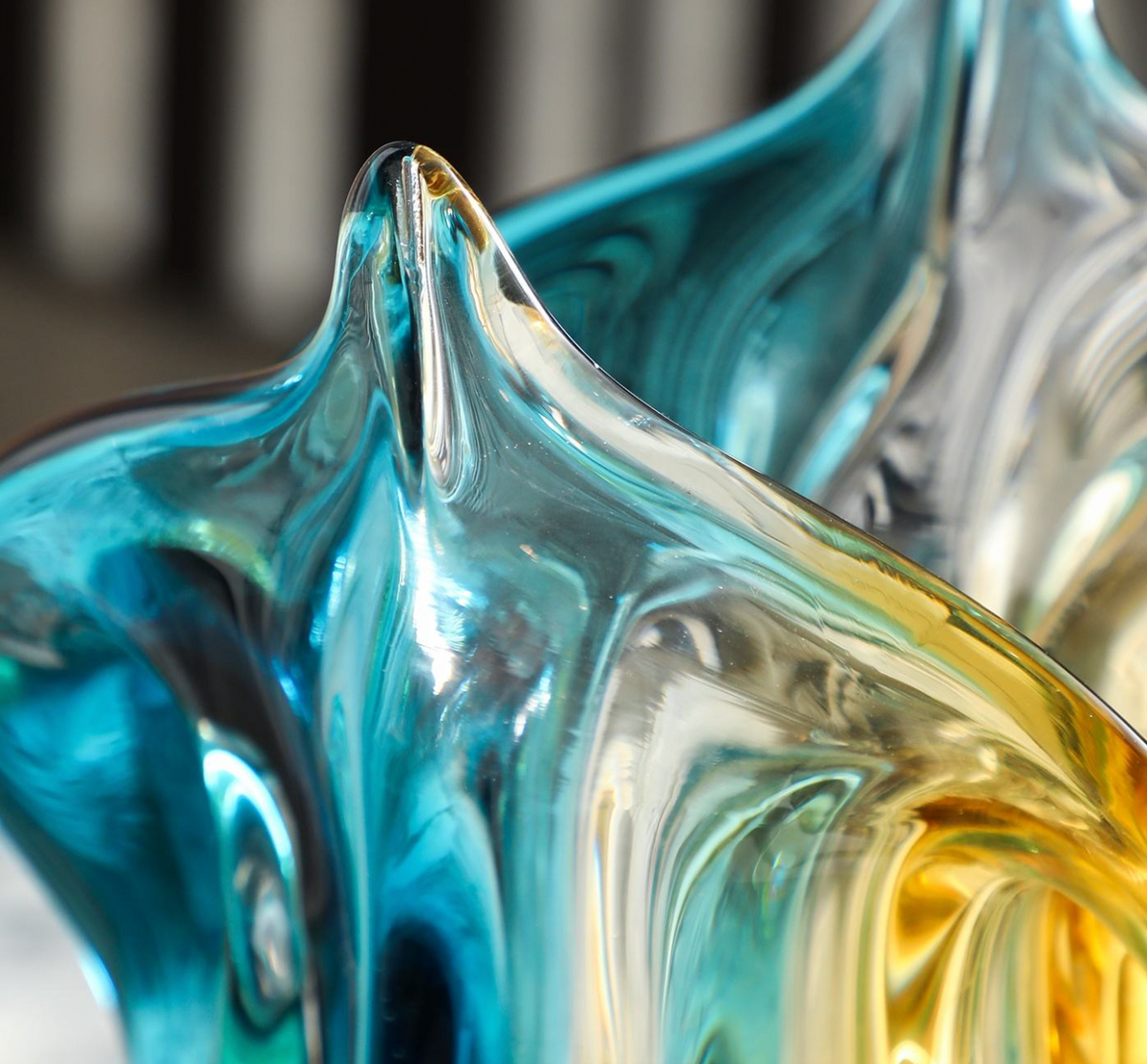 3D Ripple Ceramic Vase – Sculptural Petal Design & Modern Home Décor